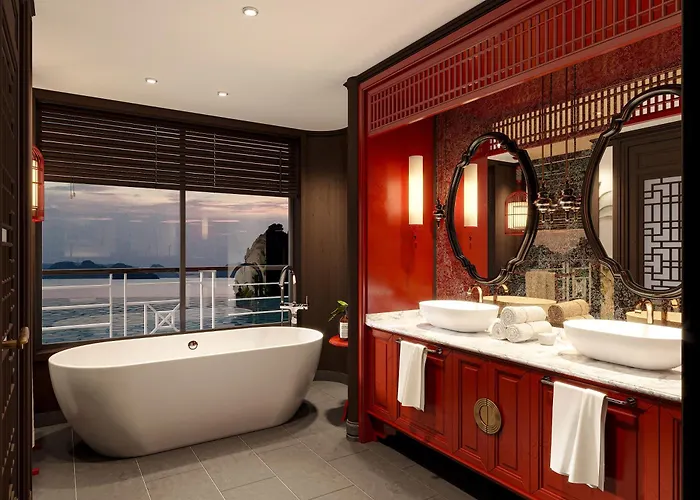 Nostalgia Sails Cruise Botel Ha Long